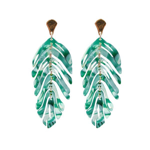 Missing tropical vacay vibes? These light weight acrylic monstera leaf earrings will be sure to bring the sunshine (and maybe mojitos) to you! Frame your pretty face with these highly complimented earrings! 